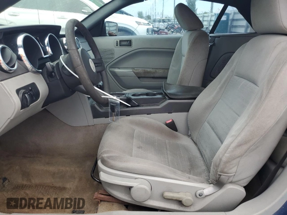 2007 Ford Mustang Deluxe with VIN 1ZVFT84N675272505, listed as a Copart auction lot 60449045 with 98,475 mi miles and Clean title. Bid and sale history available at DreamBid. Image 7.