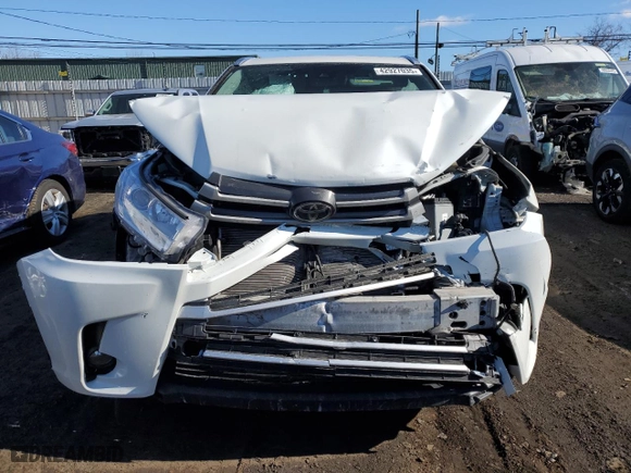 2019 Toyota Highlander SE with VIN 5TDJZRFH1KS563702, listed as a Copart auction lot 42927035 with 0 mi miles and Salvage Title. Bid and sale history available at carsss.com. Image 5.