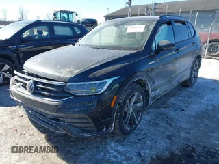 2024 Volkswagen Tiguan SE R-Line Black with VIN 3VV8B7AX3RM158006, listed as a IAAI auction lot 41416903 with 1,735 mi miles and . Bid and sale history available at DreamBid. Image 16.
