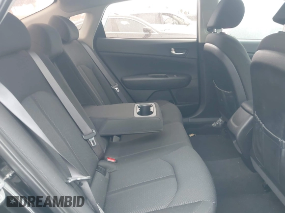 2017 Kia Optima LX z VIN KNAGT4L33H5156094, wystawiony jako IAAI lot #42405505 z przebiegiem 111 622 mil mil oraz . Historia ofert i sprzedaży dostępna na DreamBid. Obrazek 8.