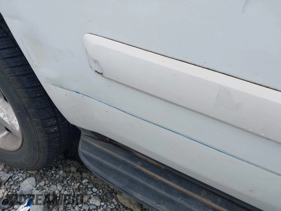 2007 Chevrolet Tahoe LT with VIN 1GNFC13007R415013, listed as a IAAI auction lot 42370633 with 302,992 mi miles and . Bid and sale history available at DreamBid. Image 6.
