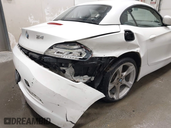 2015 BMW Z4 sDrive28i with VIN WBALL5C51FJ997681, listed as a IAAI auction lot 41323332 with 47,991 mi miles. Bid and sale history available at carsss.com. Image 17.