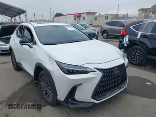 2025 Lexus NX 350 Premium z VIN JTJGGCEZ6S2023225, wystawiony jako IAAI lot #42385139 z przebiegiem 1590 mil mil oraz . Historia ofert i sprzedaży dostępna na DreamBid. Obrazek 1.