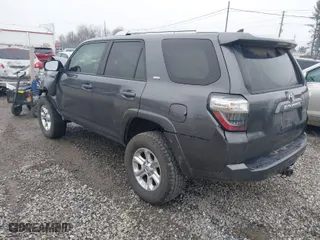 2015 Toyota 4Runner Limited with VIN JTEBU5JR4F5274753, listed as a IAAI auction lot 41566288 with 164,665 mi miles. Bid and sale history available at carsss.com. Image 3.