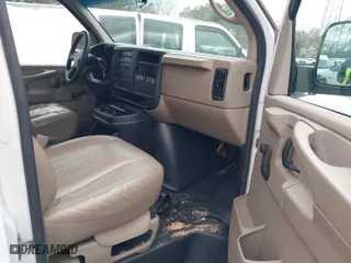 2004 Chevrolet Express Passenger with VIN 1GAHG39U841164031, listed as a IAAI auction lot 41687122 with 1 mi miles. Bid and sale history available at carsss.com. Image 5.