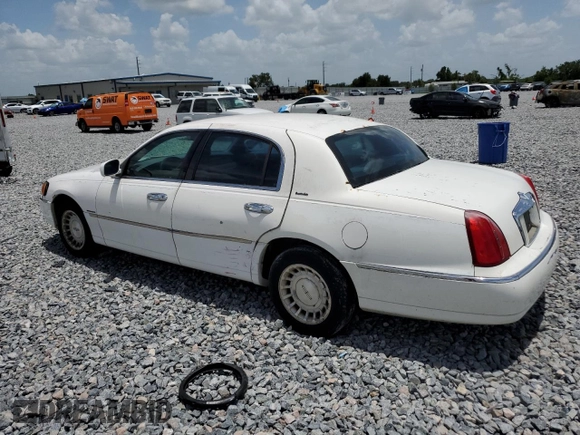 1999 Lincoln Town Car Executive z VIN 1LNHM81WXXY627319, wystawiony jako Copart lot #60830165 z przebiegiem 122 118 mil mil oraz Szkoda całkowita • Salvage title. Historia ofert i sprzedaży dostępna na DreamBid. Obrazek 2.