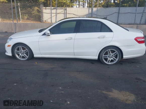 2013 Mercedes-Benz E-Class E 350 Luxury with VIN WDDHF8JB3DA767833, listed as a IAAI auction lot 40347863 with 90,981 mi miles. Bid and sale history available at carsss.com. Image 14.