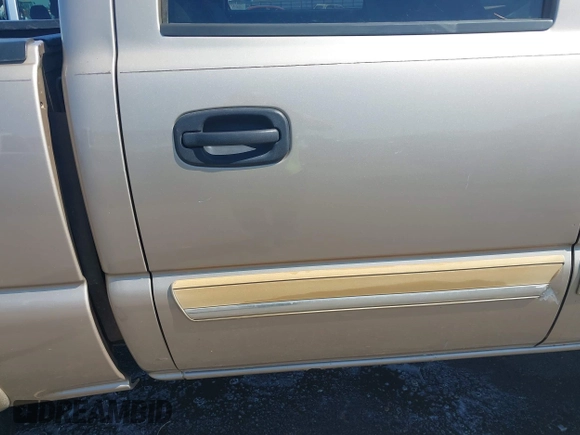2005 Chevrolet Silverado 1500 LT with VIN 2GCEK13T251371555, listed as a IAAI auction lot 41763568 with 199,491 mi miles and . Bid and sale history available at DreamBid. Image 13.