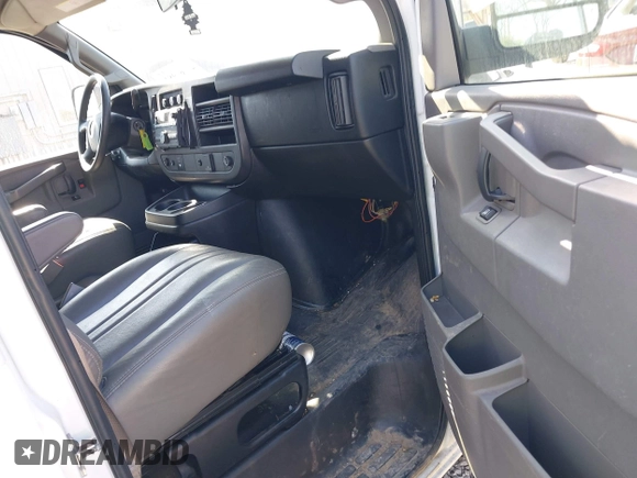 2017 Chevrolet Express Cargo Van with VIN 1GCWGAFF1H1289211, listed as a IAAI auction lot 42060982 with 81,529 mi miles. Bid and sale history available at carsss.com. Image 5.