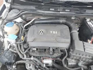 2015 Volkswagen Jetta SE z VIN 3VWD17AJ1FM225271, wystawiony jako IAAI lot #40353904 z przebiegiem 83 317 mil mil oraz . Historia ofert i sprzedaży dostępna na DreamBid. Obrazek 10.