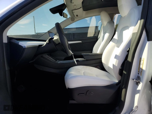 2024 Tesla Model Y with VIN 7SAYGDED3RF130826, listed as a Copart auction lot 47735185 with 10,467 mi miles and Non Repairable. Bid and sale history available at DreamBid. Image 7.