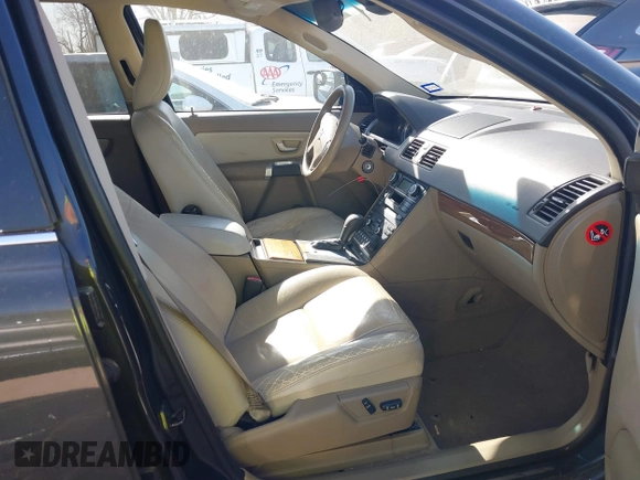 2012 Volvo XC90 with VIN YV4952CZ0C1611186, listed as a IAAI auction lot 41672138 with 131,230 mi miles and . Bid and sale history available at DreamBid. Image 5.
