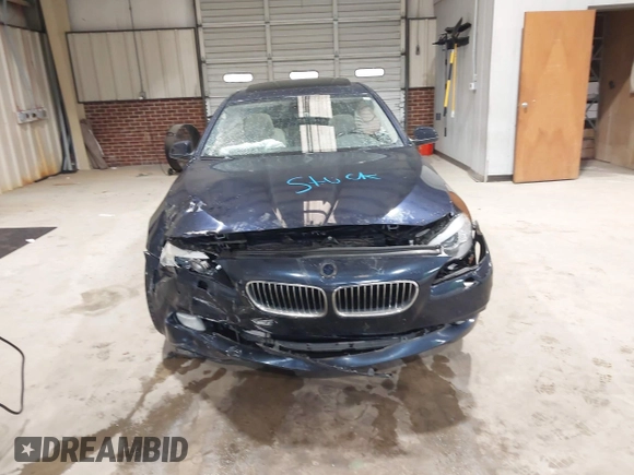 2011 BMW 5 Series 535i z VIN WBAFR7C55BC606991, wystawiony jako IAAI lot #42249804 z przebiegiem 47 417 mil mil oraz . Historia ofert i sprzedaży dostępna na DreamBid. Obrazek 12.