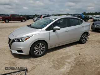2020 Nissan Versa SV z VIN 3N1CN8EV5LL810008, wystawiony jako Copart lot #53625285 z przebiegiem 33 440 mil mil oraz Czysty tytuł • Clean title. Historia ofert i sprzedaży dostępna na DreamBid. Obrazek 1.