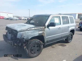 2017 Jeep Patriot Sport SE z VIN 1C4NJRBB9HD194618, wystawiony jako IAAI lot #42006360 z przebiegiem Nie podano mil oraz . Historia ofert i sprzedaży dostępna na DreamBid. Obrazek 2.