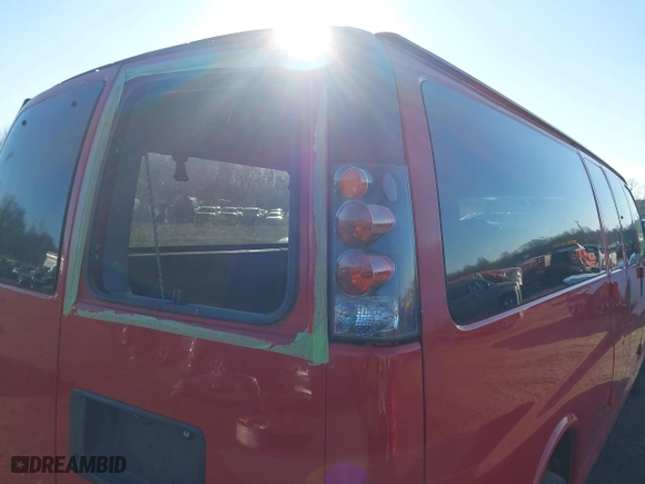 2012 Chevrolet Express Passenger 1LT with VIN 1GAZG1FG8C1109469, listed as a IAAI auction lot 41319826 with 246,801 mi miles. Bid and sale history available at carsss.com. Image 17.