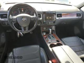 2012 Volkswagen Touareg с VIN WVGEG9BP6CD008533, выставлен на аукционе Copart как лот 60356345 с пробегом 103 270 миль миль и Чистый • Clean title. История ставок и продаж доступна на DreamBid. Изображение 8.