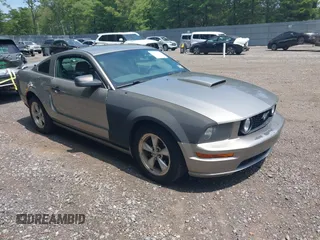 2009 Ford Mustang GT z VIN 1ZVHT82H095133740, wystawiony jako IAAI lot #42637708 z przebiegiem 135 521 mil mil oraz . Historia ofert i sprzedaży dostępna na DreamBid. Obrazek 1.