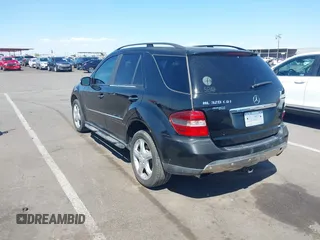2008 Mercedes-Benz M 320 CDI with VIN 4JGBB22E08A330357, listed as a IAAI auction lot 40260219 with 169,967 mi miles and . Bid and sale history available at carsss.com. Image 3.