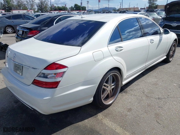 2009 Mercedes-Benz S-Class 5.5L V8 with VIN WDDNG71X09A272339, listed as a IAAI auction lot 41589581 with 130,972 mi miles. Bid and sale history available at carsss.com. Image 4.