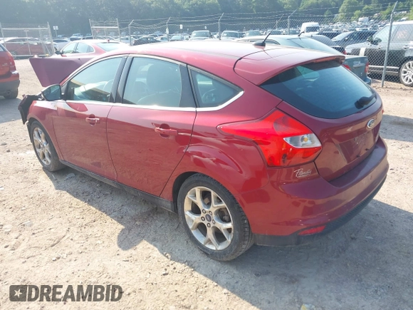 2014 Ford Focus Titanium z VIN 1FADP3N22EL381967, wystawiony jako IAAI lot #42782495 z przebiegiem 160 503 mil mil oraz . Historia ofert i sprzedaży dostępna na DreamBid. Obrazek 3.