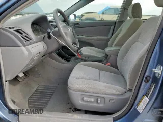 2004 Toyota Camry LE z VIN 4T1BE32K24U855206, wystawiony jako Copart lot #57270895 z przebiegiem 62 727 mil mil oraz Szkoda całkowita • Salvage title. Historia ofert i sprzedaży dostępna na DreamBid. Obrazek 7.