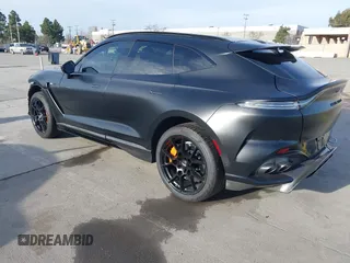 2023 Aston Martin DBX 707 z VIN SD7VUJBW8PTV07531, wystawiony jako IAAI lot #41608734 z przebiegiem 8476 mil mil oraz . Historia ofert i sprzedaży dostępna na DreamBid. Obrazek 3.