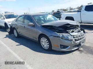 2010 Ford Fusion Hybrid z VIN 3FADP0L30AR206087, wystawiony jako IAAI lot #42033136 z przebiegiem Nie podano mil oraz . Historia ofert i sprzedaży dostępna na DreamBid. Obrazek 1.