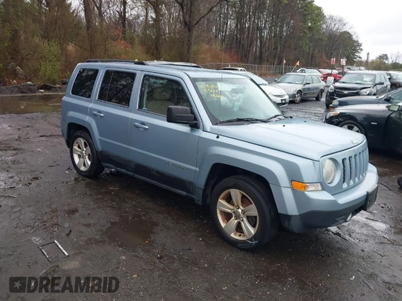 2013 Jeep Patriot Latitude with VIN 1C4NJPFB7DD251536, listed as a IAAI auction lot 41985457 with 165,875 mi miles. Bid and sale history available at carsss.com. Image 1.