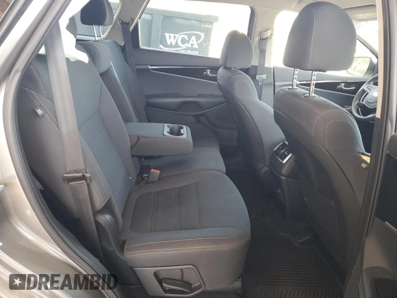 2019 Kia Sorento L z VIN 5XYPG4A32KG479030, wystawiony jako Copart lot #50903745 z przebiegiem 154 418 mil mil oraz Szkoda całkowita • Salvage title. Historia ofert i sprzedaży dostępna na DreamBid. Obrazek 10.