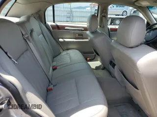 2006 Lincoln Town Car Signature z VIN 1LNHM81W86Y651116, wystawiony jako Copart lot #57908765 z przebiegiem 170 692 mil mil oraz Tytuł czysty. Historia ofert i sprzedaży dostępna na DreamBid. Obrazek 10.