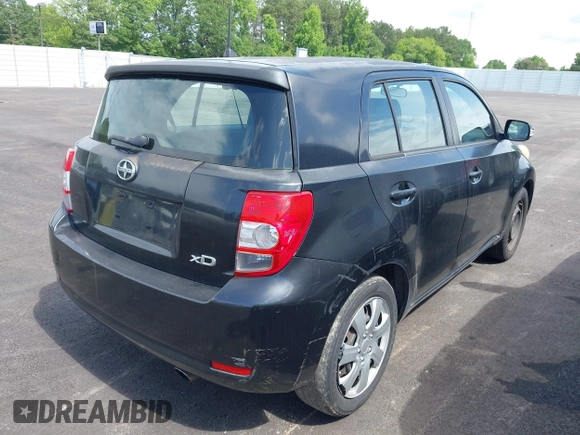 2008 Scion xD z VIN JTKKU10458J018014, wystawiony jako IAAI lot #42275788 z przebiegiem 198 204 mil mil oraz . Historia ofert i sprzedaży dostępna na DreamBid. Obrazek 4.