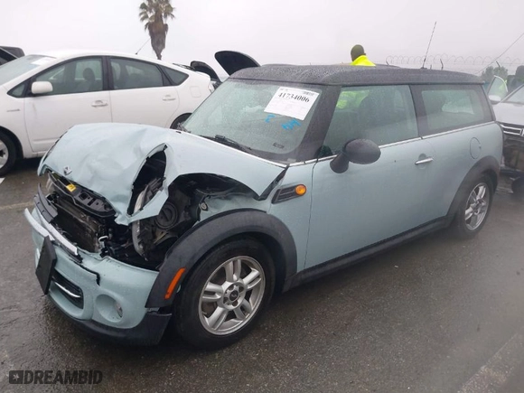 2013 MINI Cooper Clubman with VIN WMWZF3C56DT491108, listed as a IAAI auction lot 41734006 with 100,086 mi miles. Bid and sale history available at carsss.com. Image 2.