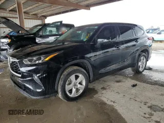 2022 Toyota Highlander LE z VIN 5TDZZRAH4NS553356, wystawiony jako Copart lot #54555295 z przebiegiem 32 790 mil mil oraz Szkoda całkowita • Salvage title. Historia ofert i sprzedaży dostępna na DreamBid. Obrazek 1.