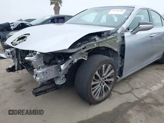 2019 Lexus ES 350 z VIN 58ABZ1B16KU046927, wystawiony jako IAAI lot #42440380 z przebiegiem 22 195 mil mil oraz . Historia ofert i sprzedaży dostępna na DreamBid. Obrazek 18.