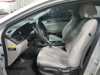 2017 Hyundai Sonata 2.4L z VIN 5NPE24AFXHH517525, wystawiony jako Copart lot #59857265 z przebiegiem 172 374 mil mil oraz Nie do naprawy • Non repairable. Historia ofert i sprzedaży dostępna na DreamBid. Obrazek 7.