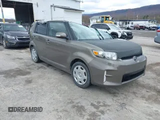 2014 Scion xB with VIN JTLZE4FE9EJ050596, listed as a IAAI auction lot 41884572 with 141,896 mi miles. Bid and sale history available at carsss.com. Image 1.