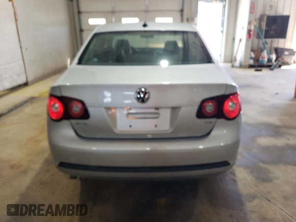 2009 Volkswagen Jetta z VIN 3VWAL71KX9M072304, wystawiony jako Copart lot #57027785 z przebiegiem 191 554 mil mil oraz Szkoda całkowita • Salvage title. Historia ofert i sprzedaży dostępna na DreamBid. Obrazek 6.