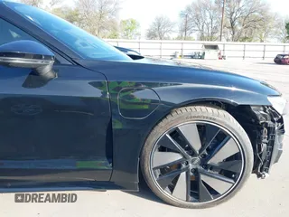 2024 Audi e-tron GT Prestige z VIN WAUEJBFW6R7002606, wystawiony jako IAAI lot #41797047 z przebiegiem 6 184 mil mil oraz . Historia ofert i sprzedaży dostępna na DreamBid. Obrazek 21.