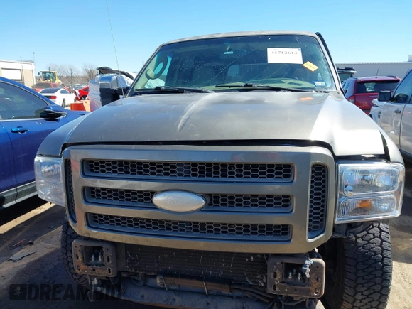 2005 Ford Excursion Limited с VIN 1FMSU43P25EB76602, выставлен на аукционе IAAI как лот 41712613 с пробегом Не указан миль и . История ставок и продаж доступна на DreamBid. Изображение 13.