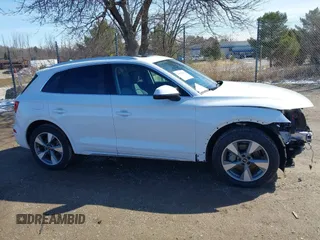 2024 Audi Q5 Premium z VIN WA1ABAFY2R2142122, wystawiony jako IAAI lot #41848621 z przebiegiem 4 334 mil mil oraz . Historia ofert i sprzedaży dostępna na DreamBid. Obrazek 13.
