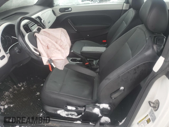 2014 Volkswagen Beetle with VIN 3VWHX7AT1EM617442, listed as a Copart auction lot 89093225 with 74,146 mi miles and Salvage Title. Bid and sale history available at DreamBid. Image 7.