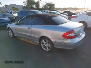 2006 Mercedes-Benz CLK 3.5L with VIN WDBTK56H66F185452, listed as a IAAI auction lot 41979353 with 157,946 mi miles. Bid and sale history available at carsss.com. Image 3.