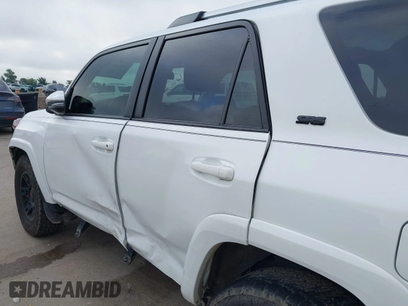 2023 Toyota 4Runner SR5 Premium z VIN JTEFU5JR4P5280720, wystawiony jako IAAI lot #42485671 z przebiegiem 38 785 mil mil oraz . Historia ofert i sprzedaży dostępna na DreamBid. Obrazek 19.
