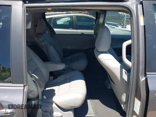 2017 Toyota Sienna XLE Auto Access Seat с VIN 5TDYZ3DC2HS771745, выставлен на аукционе IAAI как лот 42314111 с пробегом 81 236 миль миль и . История ставок и продаж доступна на DreamBid. Изображение 8.