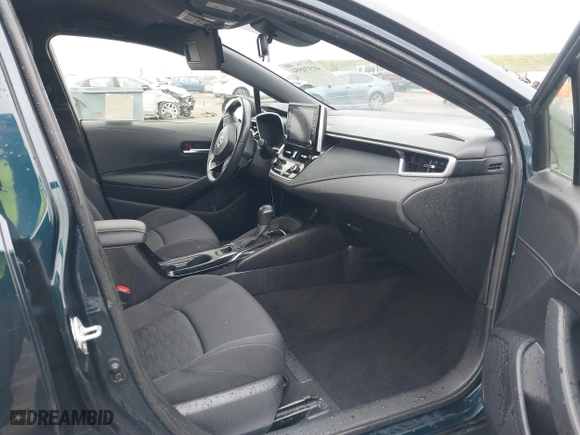 2021 Toyota Corolla Hatchback SE with VIN JTND4MBE8M3107240, listed as a IAAI auction lot 41570554 with 35,583 mi miles. Bid and sale history available at carsss.com. Image 5.
