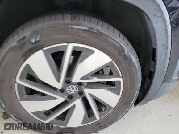 2024 Volkswagen Atlas SE with VIN 1V2HR2CA7RC555188, listed as a IAAI auction lot 42791847 with 29,357 mi miles and . Bid and sale history available at DreamBid. Image 20.