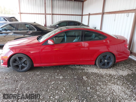 2014 Mercedes-Benz C 250 с VIN WDDGJ4HB8EG292493, выставлен на аукционе IAAI как лот 42032308 с пробегом 117 183 миль миль и . История ставок и продаж доступна на DreamBid. Изображение 14.