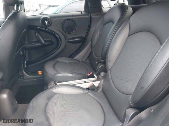 2011 MINI Cooper Countryman with VIN WMWZB3C54BWM00926, listed as a IAAI auction lot 41523122 with 109,909 mi miles. Bid and sale history available at carsss.com. Image 8.