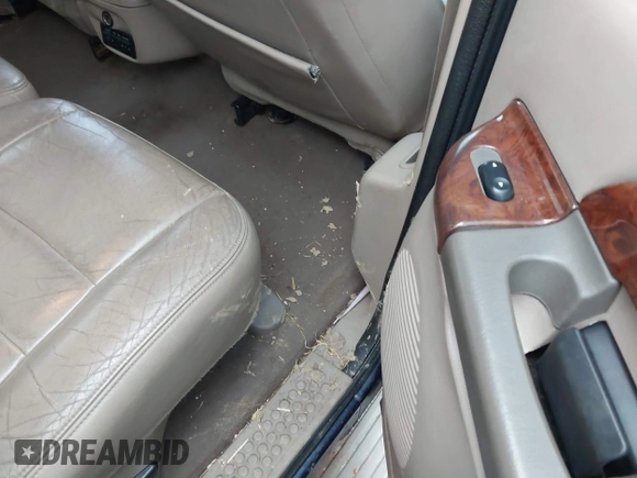 2002 Ford Excursion Limited с VIN 1FMNU43SX2EA77555, выставлен на аукционе IAAI как лот 41526308 с пробегом 274 040 миль миль и . История ставок и продаж доступна на DreamBid. Изображение 8.